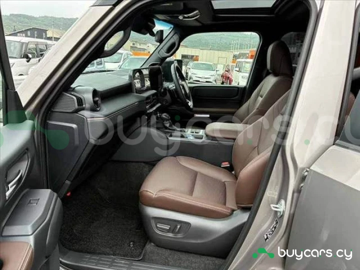 Toyota Land Cruiser 250 Серый