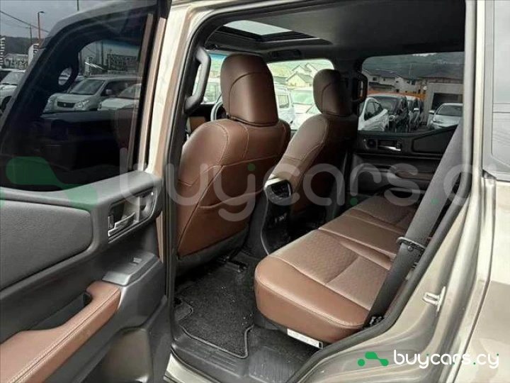 Toyota Land Cruiser 250 Серый