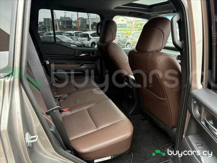 Toyota Land Cruiser 250 Серый