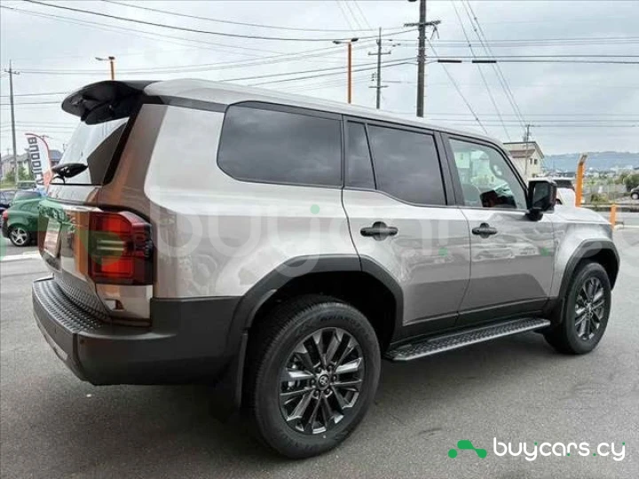 Toyota Land Cruiser 250 Серый