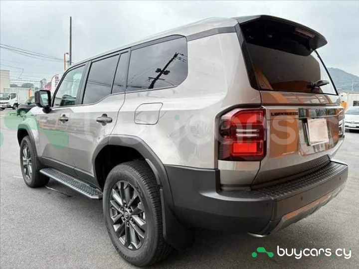 Toyota Land Cruiser 250 Серый