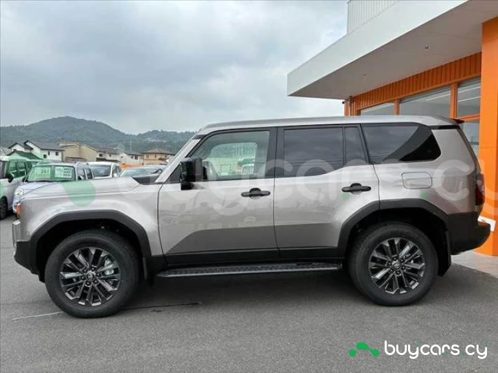 Toyota Land Cruiser 250 Серый