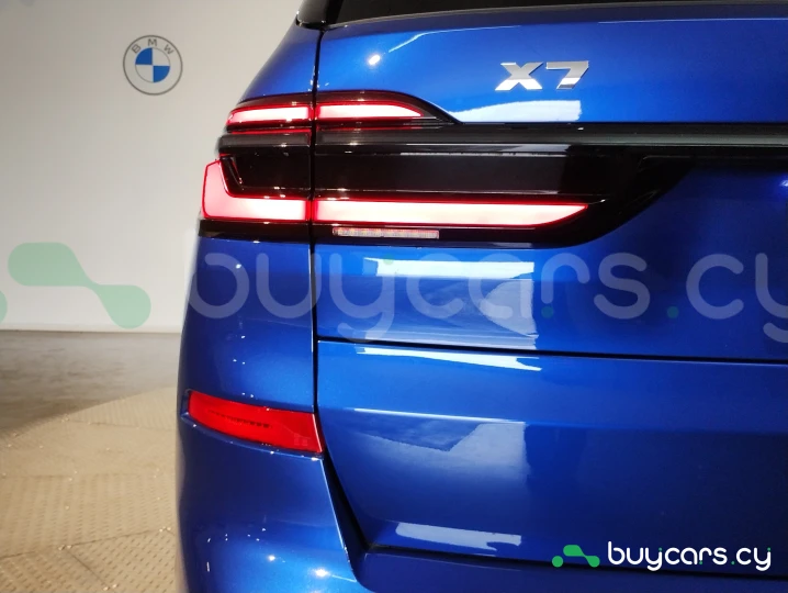 BMW X7 Синий