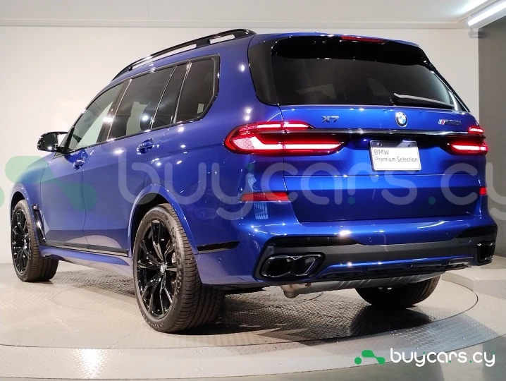 BMW X7 Синий