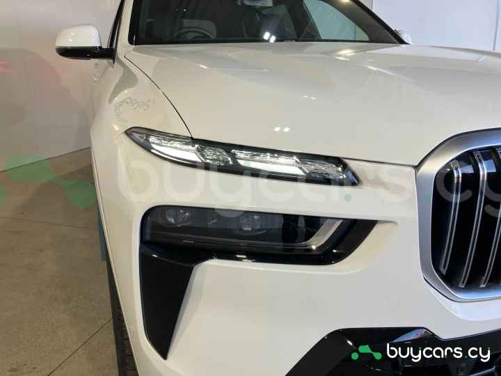 BMW X7 White
