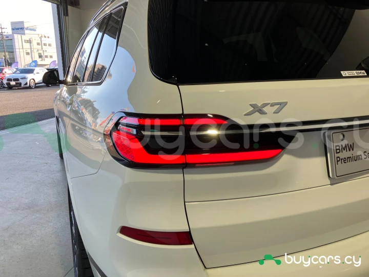 BMW X7 White