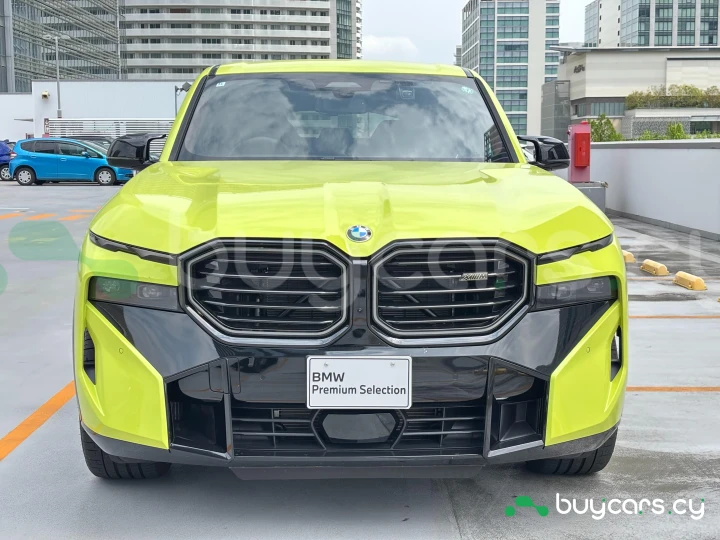 BMW XM Желтый