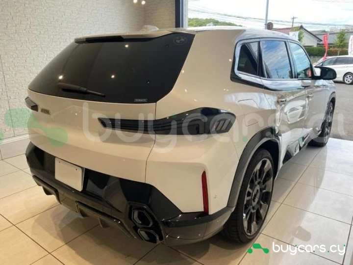 BMW XM Белый