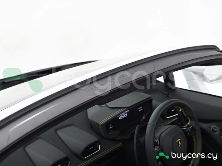 Lamborghini Huracan White