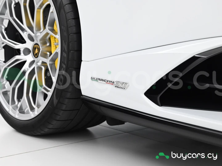 Lamborghini Huracan White