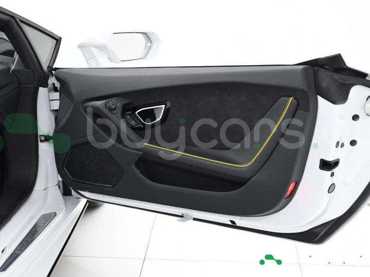 Lamborghini Huracan White