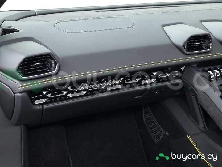 Lamborghini Huracan White