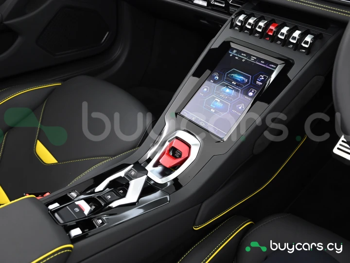 Lamborghini Huracan White