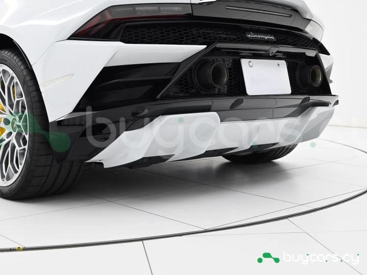Lamborghini Huracan White