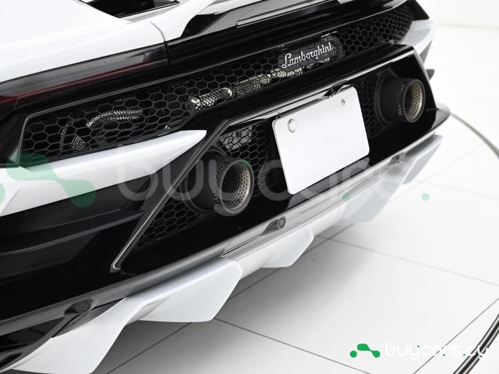 Lamborghini Huracan White
