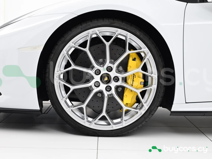 Lamborghini Huracan White
