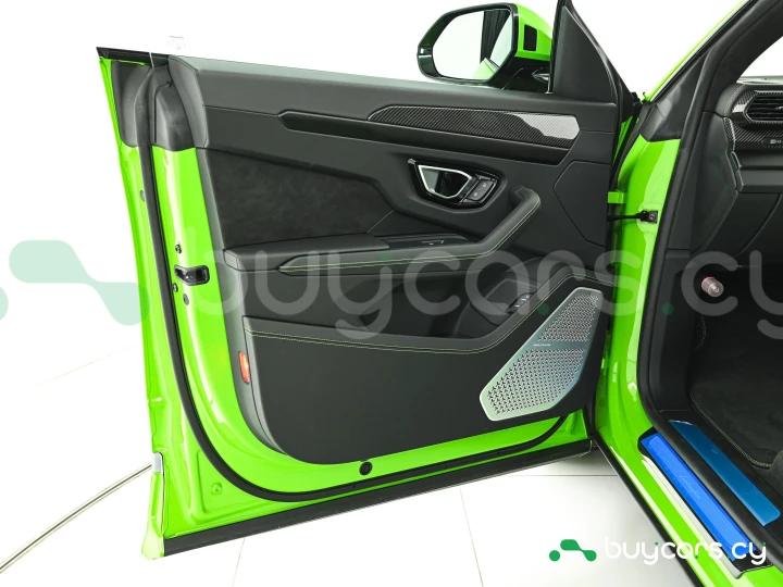 Lamborghini Urus Зеленый