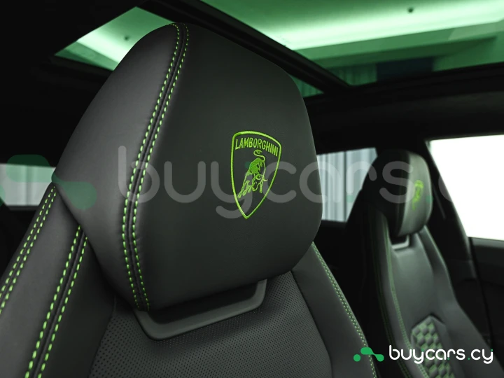 Lamborghini Urus Зеленый