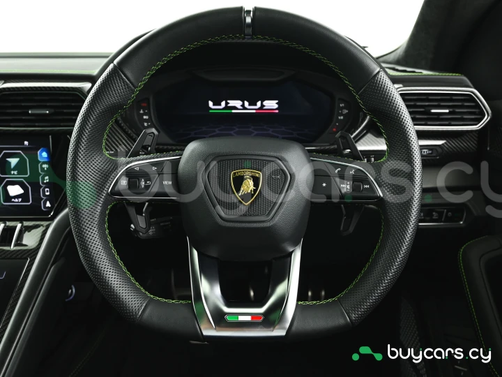 Lamborghini Urus Зеленый