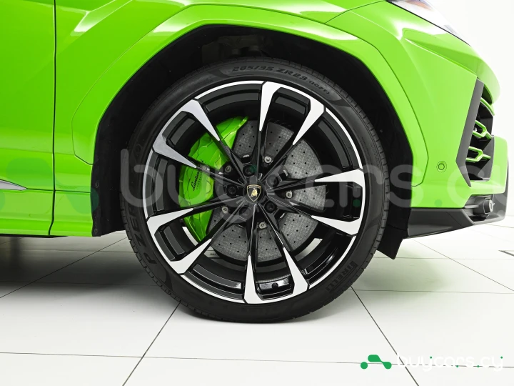 Lamborghini Urus Зеленый
