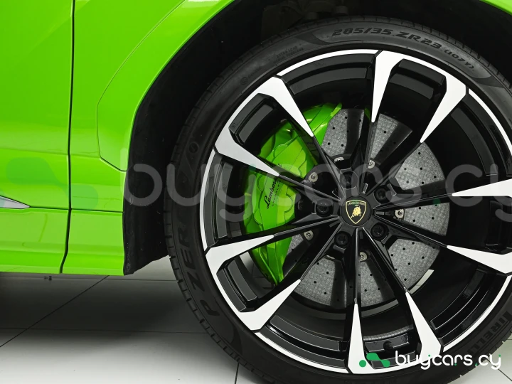 Lamborghini Urus Зеленый