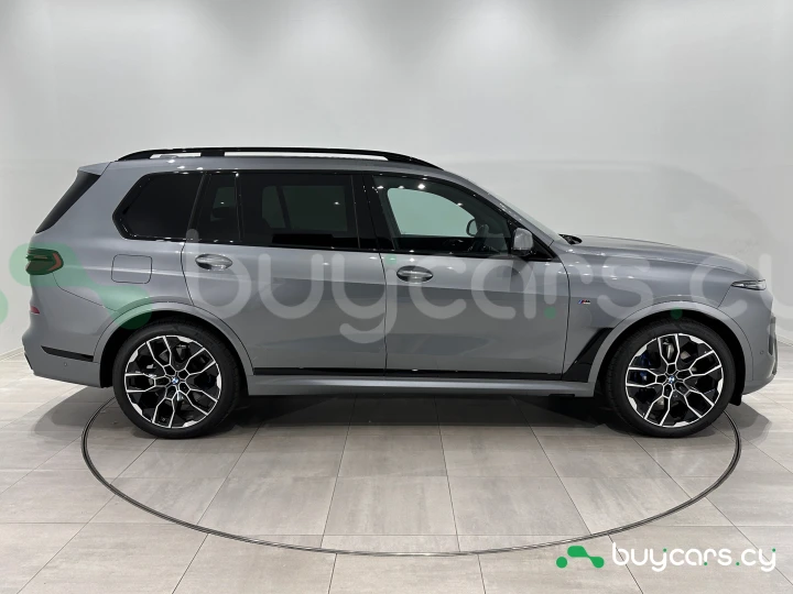 BMW X7 Серый