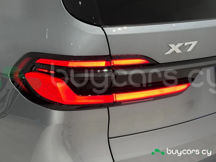 BMW X7 Серый