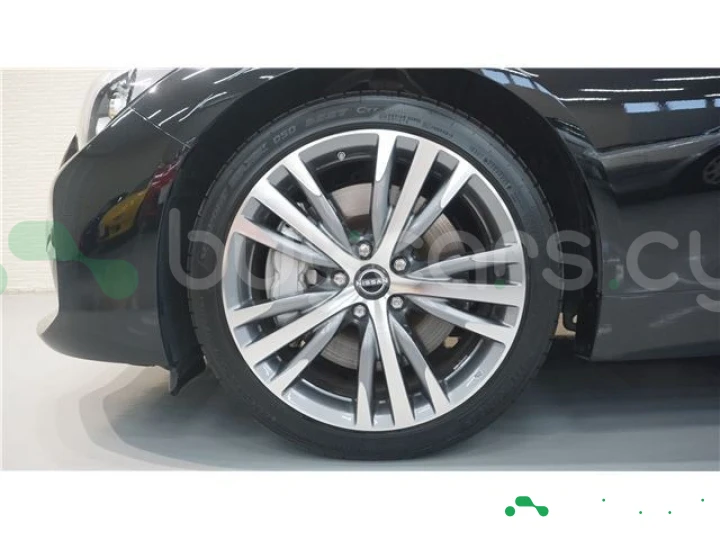 Nissan Skyline Черный