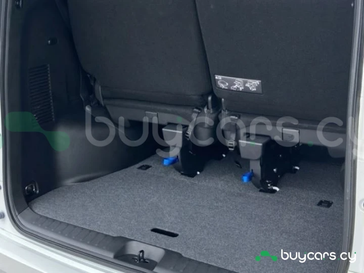 Nissan Serena Белый