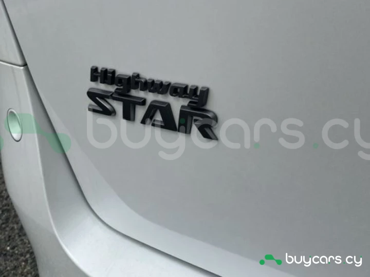 Nissan Serena Белый