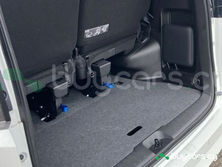 Nissan Serena Белый