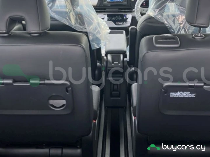 Nissan Serena Белый