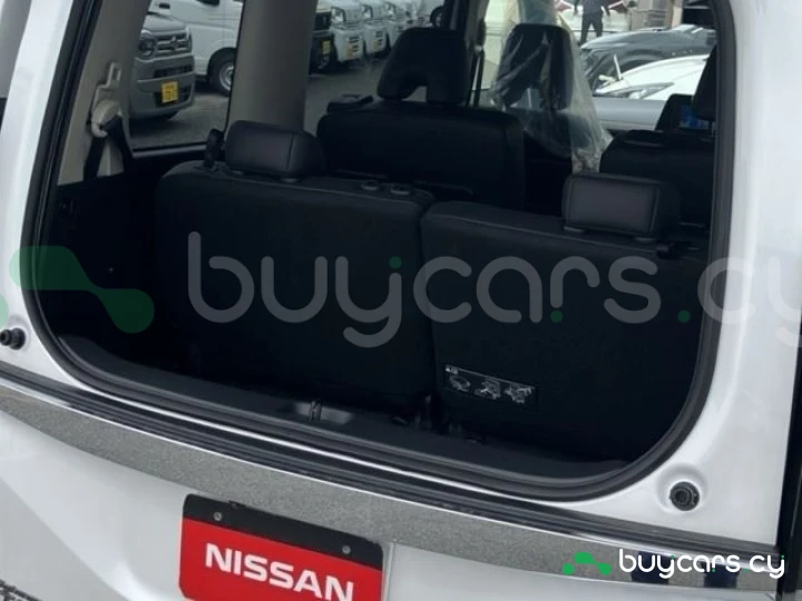 Nissan Serena Белый