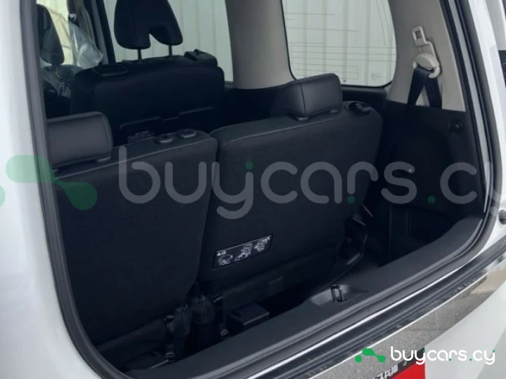 Nissan Serena Белый