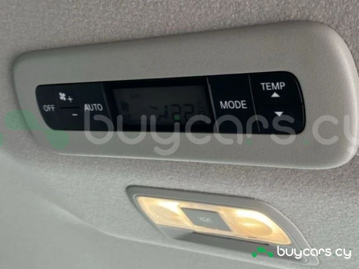 Nissan Serena Белый