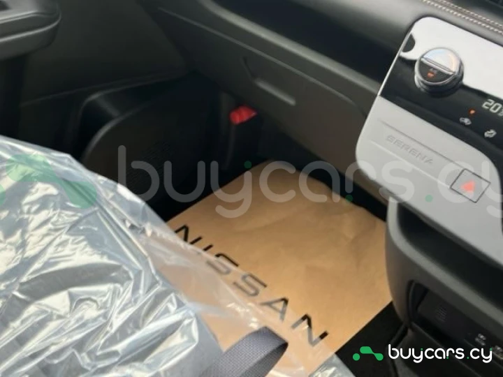 Nissan Serena Белый