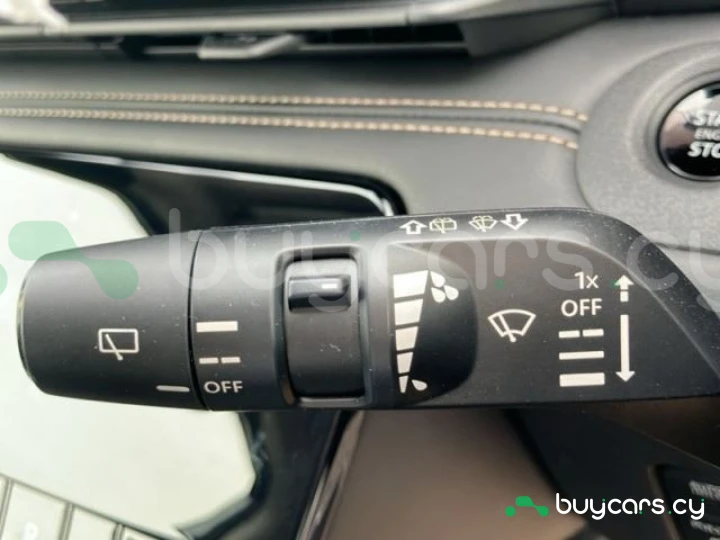 Nissan Serena Белый