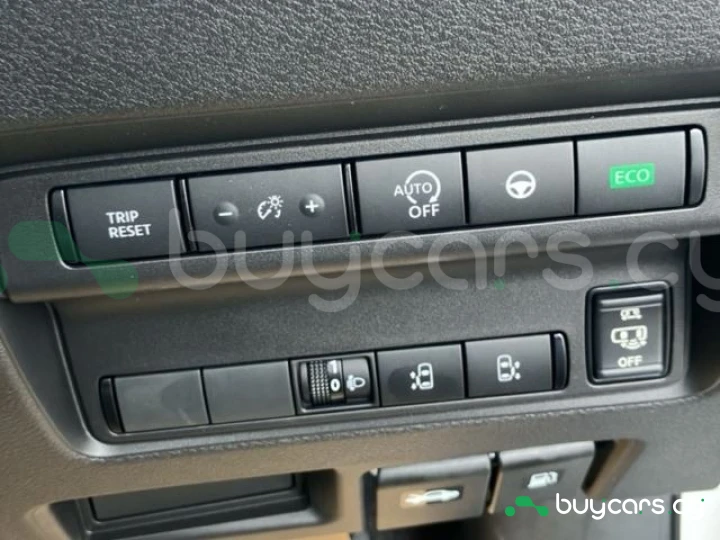 Nissan Serena Белый