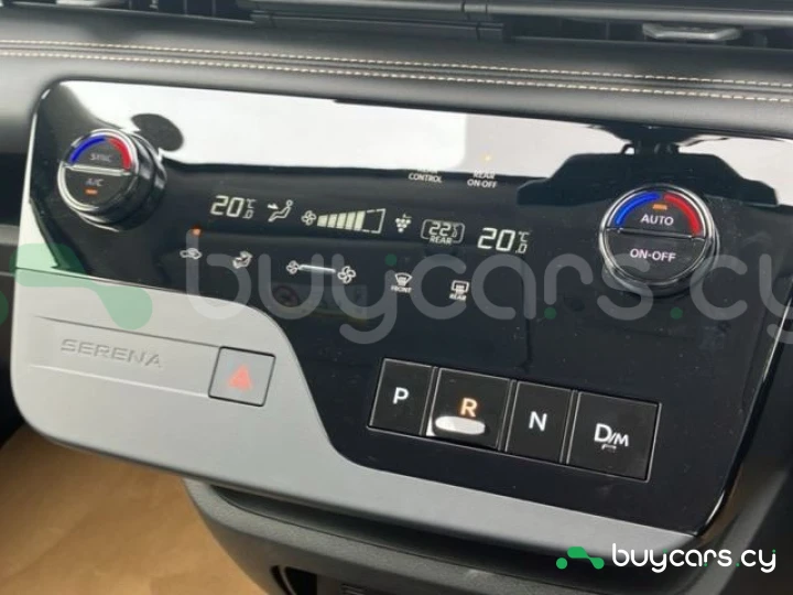 Nissan Serena Белый