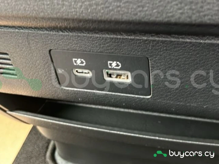 Nissan Serena Белый