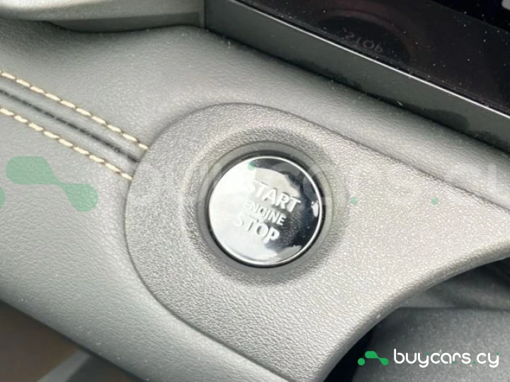 Nissan Serena Белый