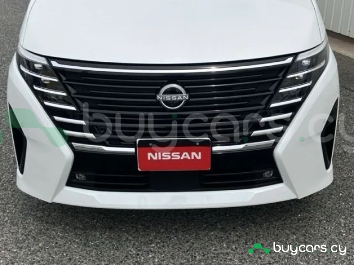 Nissan Serena Белый