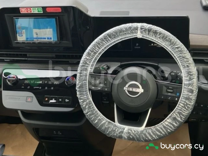 Nissan Serena Белый