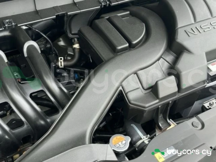 Nissan Serena Белый