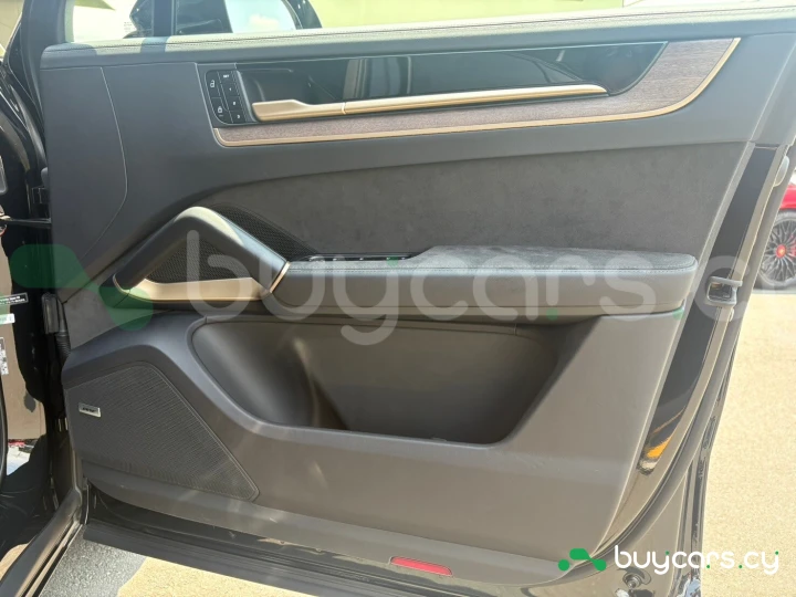 Porsche Cayenne Черный