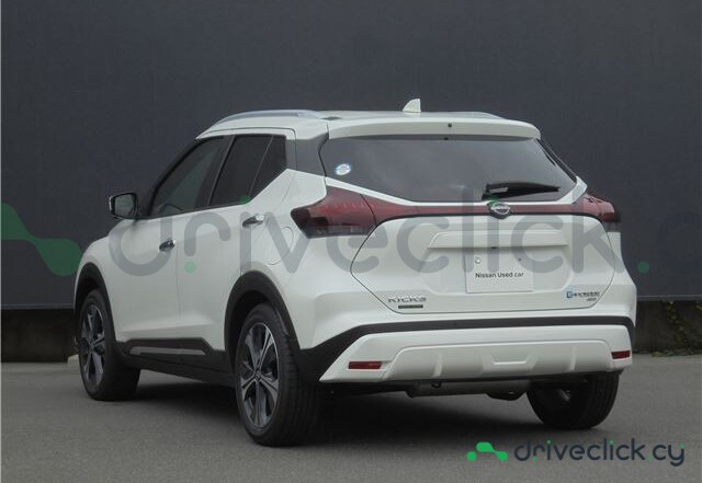 Nissan Kicks White