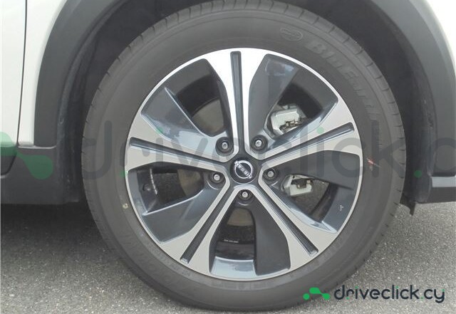 Nissan Kicks White