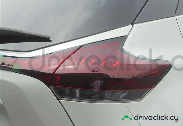 Nissan Kicks White
