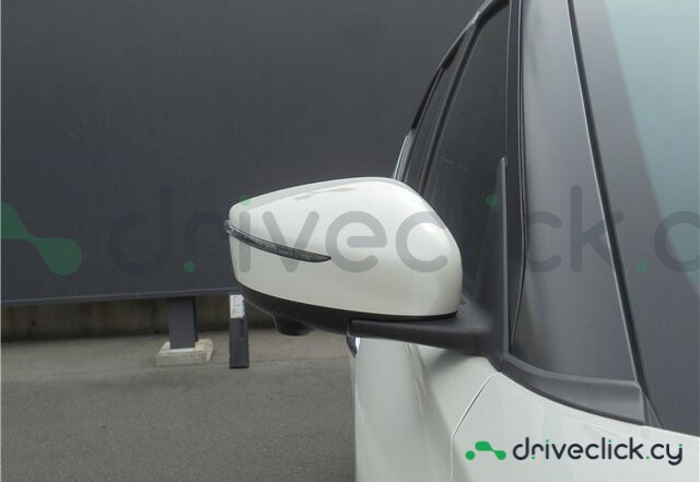 Nissan Kicks White