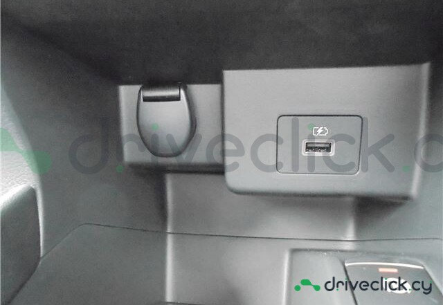 Nissan Kicks White